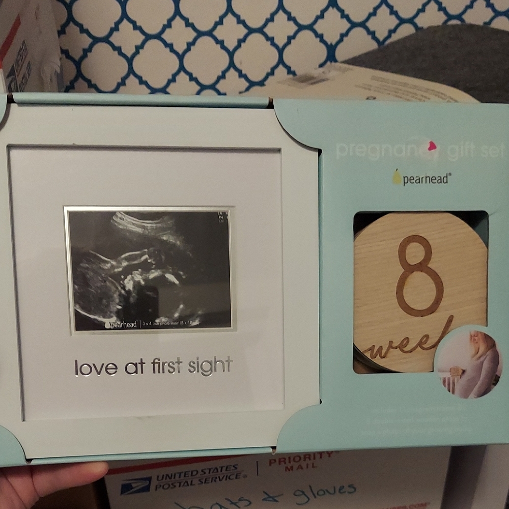 Pearhead Pregnancy Gift Set